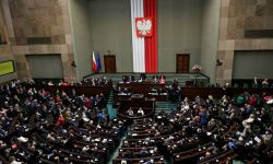 Sejm uchwalił nowelizację wydłużającą termin wypłaty świadczeń za pomoc uchodźcom