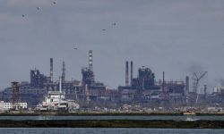 Mer Mariupola: w zakładach Azowstal wciąż jest ponad 200 cywilów