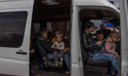 Ukraina: do Zaporoża dotarło sto osób ewakuowanych z Mariupola