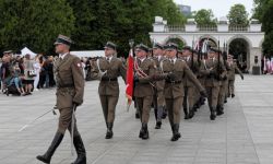 Na placu Piłsudskiego obchody upamiętniające 77. rocznicę zakończenia II wojny światowej