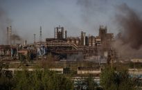 Ukraina: Rosjanie po odjeździe kolumny ONZ wznowili szturm Azowstalu