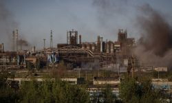 Ukraina: Rosjanie po odjeździe kolumny ONZ wznowili szturm Azowstalu