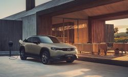 Mazda MX-30 model 2022. Więcej substancji, więcej stylu