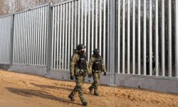 Straż Graniczna: pierwsze odcinki bariery na granicy z Białorusią - odebrane