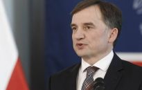 Ziobro: wezwę rząd do sprzeciwu wobec oczekiwań UE ws. odejścia od aut spalinowych