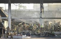 Ukraina: z gruzów oczyszczono połowę zniszczonego ostrzałem centrum handlowego, 36 osób zaginionych