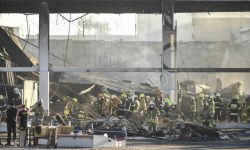 Ukraina: z gruzów oczyszczono połowę zniszczonego ostrzałem centrum handlowego, 36 osób zaginionych