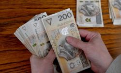 Rzecznik Finansowy uruchomił infolinię dotyczącą wakacji kredytowych