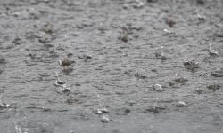 IMGW: ostrzeżenia pierwszego i drugiego stopnia przed deszczami i burzami dla większości kraju