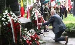 Warszawa: uroczystości przed pomnikiem Żołnierzy "Żywiciela" na Żoliborzu