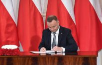 Prezydent podpisał ustawę o dodatku węglowym, zakładającą wypłatę 3 tys. zł każdemu gospodarstwu domowemu ogrzewanemu węglem kamiennym