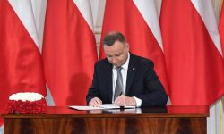 Prezydent podpisał ustawę o dodatku węglowym, zakładającą wypłatę 3 tys. zł każdemu gospodarstwu domowemu ogrzewanemu węglem kamiennym