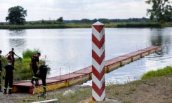 Państwowa Straż Pożarna: 225 strażaków ratuje Odrę