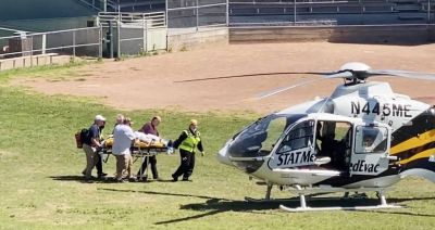 USA: zaatakowany nożem pisarz Salman Rushdie pod respiratorem; może stracić oko