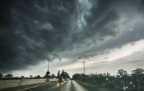 MSWiA ostrzega: we wtorek ekstremalne zjawiska pogodowe