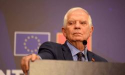 Borrell przeciwny zakazowi wydawania wiz UE obywatelom Rosji