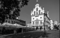 Pogrzeb Tadeusza Ferenca. Będą utrudnienia w ruchu i zamknięty parking przed cmentarzem