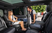 Mercedes-Benz EQV upragniony spokój kierowcy samochodu elektrycznego