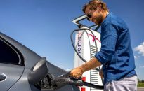 Funkcja Plug & Charge teraz dostępna również dla hybryd plug-in Mercedes-Benz