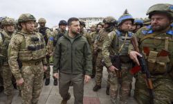 Ukraina: samochód wiozący Zełenskiego miał wypadek, prezydent bez poważnych obrażeń