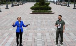 Ukraina: szefowa Komisji Europejskiej chwali Kijów za postępy w integracji europejskiej