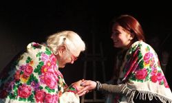 "Śpiewająca z Wilczkami" i 85-letnia Helena Wilczek na scenie