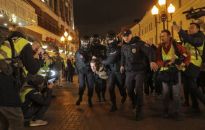 Rosja: ponad 1000 zatrzymanych w czasie protestów przeciwko mobilizacji; w Petersburgu złapanym kazano klęczeć