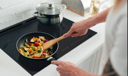 Na co zwrócić uwagę wybierając piekarnik i płytę