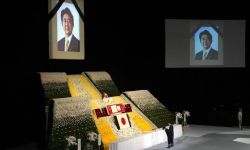 Japonia: ponad 4000 gości z kraju i zagranicy na państwowym pogrzebie premiera Abego