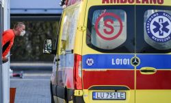 Lubelskie: ponad 20 osób trafiło do szpitala po zderzeniu ciężarówki z autokarem szkolnym