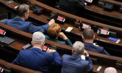 Sejm przyjął ustawę, która wydłuża kadencje samorządów do 30 kwietnia 2024 r