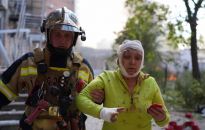 Ukraina: spalone samochody, wybite szyby i przeraźliwa cisza po rosyjskim ataku rakietowym na Kijów