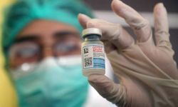 KE zatwierdziła szczepionkę Moderny na dwa podwarianty Omikrona