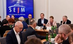 Sejmowa komisja wprowadziła poprawki do projektu noweli Prawa oświatowego