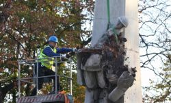 W czwartek równocześnie zdemontowano cztery pomniki poświęcone Armii Czerwonej