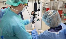 Minionej doby 806 zakażeń koronawirusem, zmarło 17 osób z COVID-19