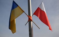 Ukraina: na znak wdzięczności ulicami Kijowa maszerowano z flagą Ukrainy i Polski