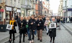 Inowrocław: ulicami miasta przeszedł marsz milczenia po zamordowaniu 13-letniej Na