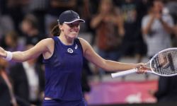 Świątek wygrała z francuską Garcią 6:3, 6:2 w drugim meczu w turnieju WTA Finals