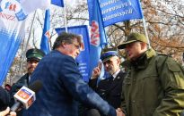 Wiceszef MSWiA na proteście służb mundurowych: słyszymy wasze głosy