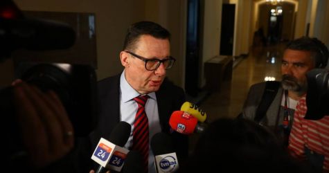 PiS złożyło w Sejmie projekty zmian, m.in. w konstytucji, ws. zniesienia immunitetu formalnego