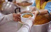 Autobus ciepła w Rzeszowie. Posiłki dla potrzebujących