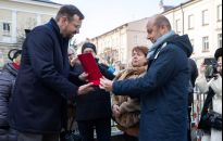 Ławka im. redaktora Janusza Majki stanęła w al. Lubomirskich