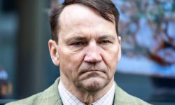 Sikorski i Szłapka po publikacji ws. Tomasza L.: domagamy się odsunięcia Antoniego Macierewicza