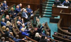 Sejm: PiS i opozycja zgłosiły poprawki do projektu budżetu na 2023 r.