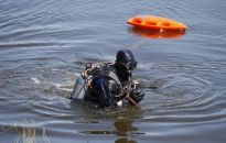 Lubelskie: wyłowiony z rzeki 10-letni chłopiec trafił do szpitala; poszukiwania matki zawieszono