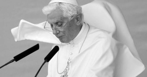 Watykan: sytuacja po śmierci Benedykta XVI jest tak niecodzienna, jak była od jego rezygnacji