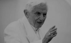 Benedykt XVI zostanie pochowany w Grotach Watykańskich