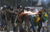 Brazylia: służby zatrzymały 170 osób, które wdarły się do urzędów państwowych w stolicy