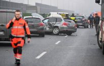 Gołoledź i mgła to wstępne przyczyny karambolu na S74